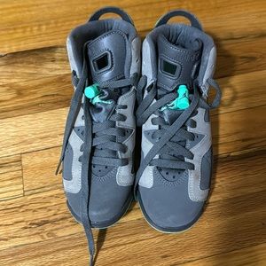 Jordans | size 3.5 | Grey and teal